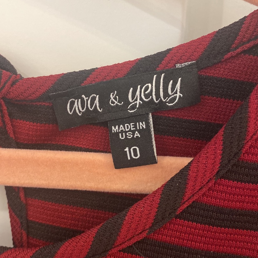 Ava & Yelly Dress - black and maroon dress with ruffle sleeve detail - size 10 - Picture 4 of 6